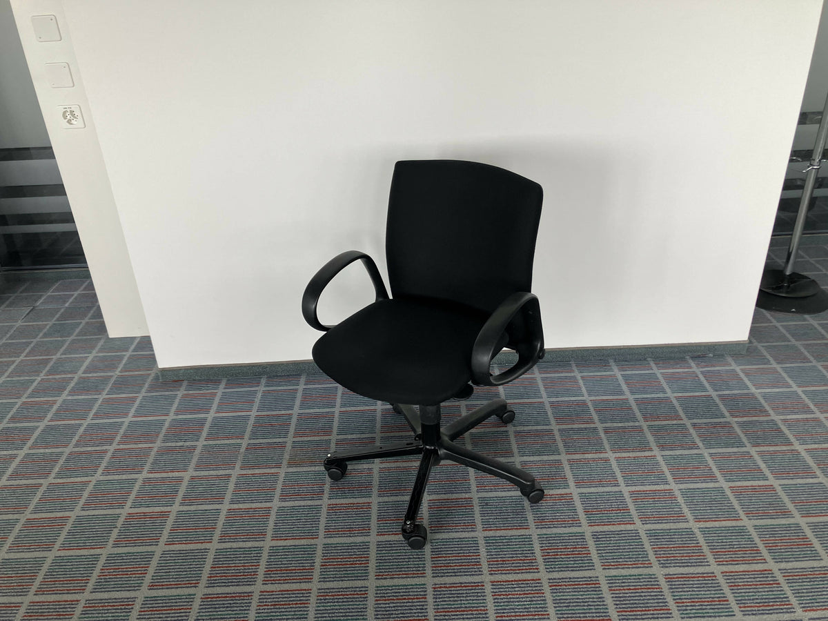 Comforto | Bürostuhl mit halbrunder Armlehne | Niedrige Rückenlehne