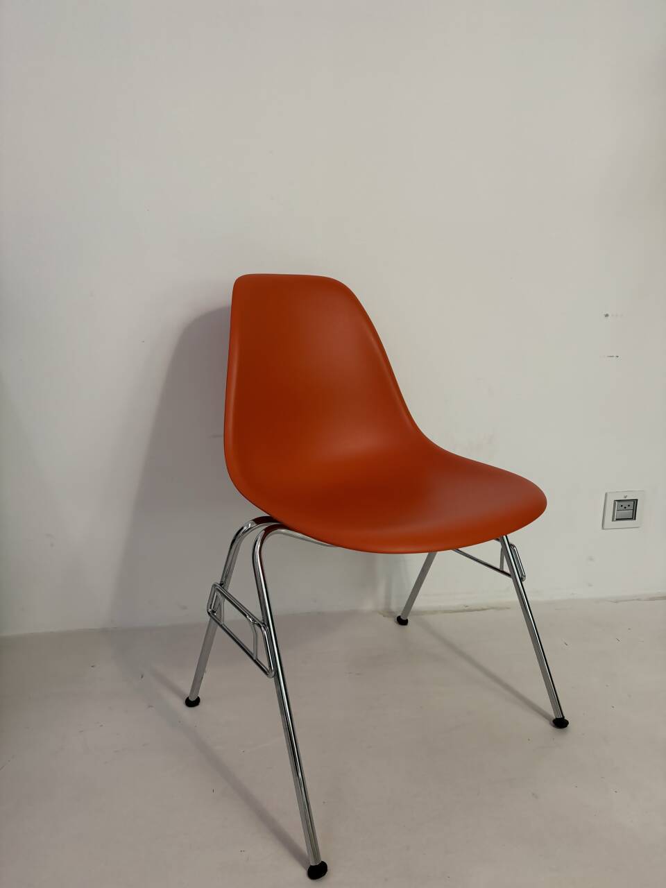 Eames Plastic Side Chair RE DSS-N